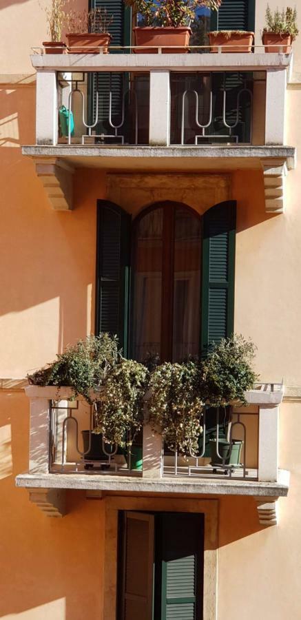 Pied A Terre - Atelier Apartment Verona Luaran gambar